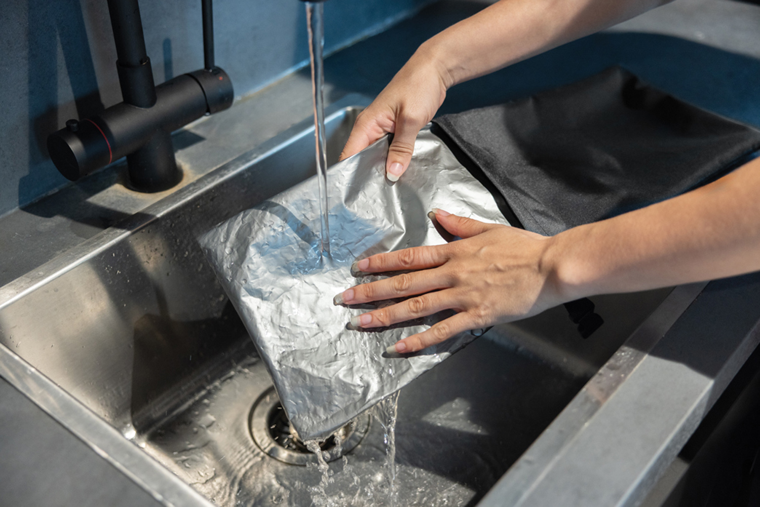 Сумка-холодильник Snackstrap из rPET AWARE™, 30x20 см (Изображение 8)