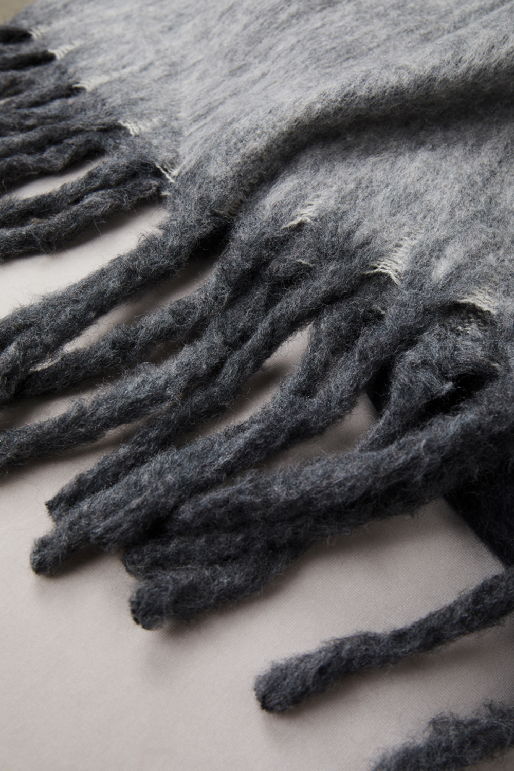 Плед VINGA Saletto из смесовой шерсти, 130х170 см (Изображение 6)