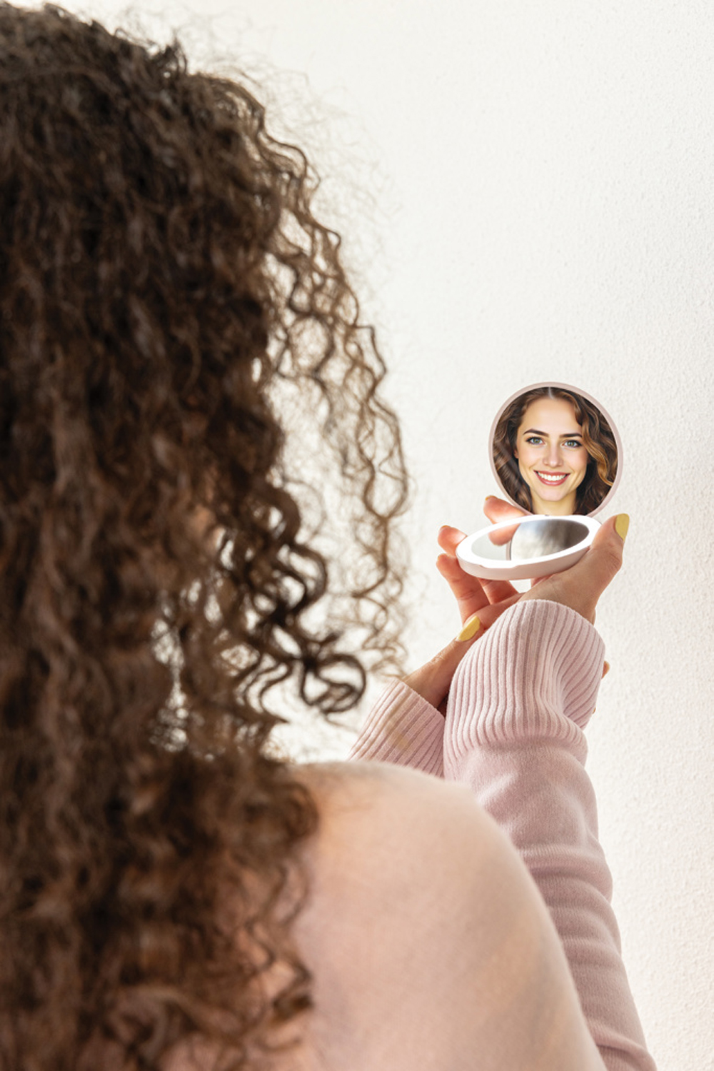 Зеркало для макияжа Lumora из переработанного пластика RCS (Изображение 6)