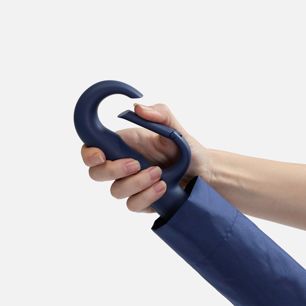 Зонт обратного сложения inLoop с ручкой-карабином, темно-синий (Изображение 7)