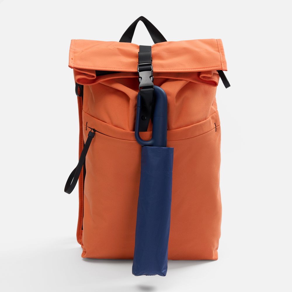 Зонт обратного сложения inLoop с ручкой-карабином, темно-синий (Изображение 8)