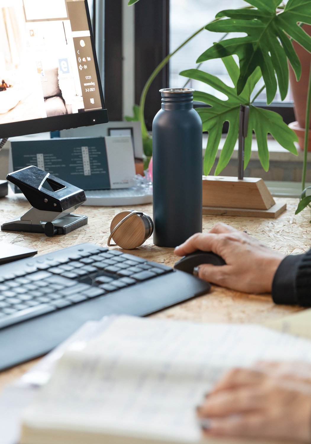 Бутылка из нержавеющей стали с бамбуковой крышкой Modern (Изображение 5)