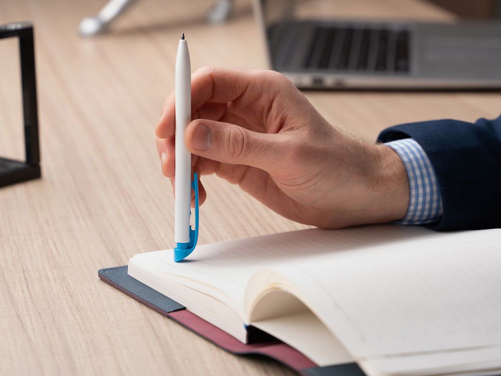 Ручка шариковая Favorite, белая с голубым (Изображение 7)