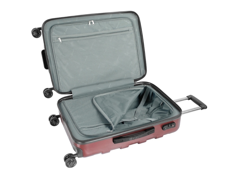 Чемоданы с логотипом