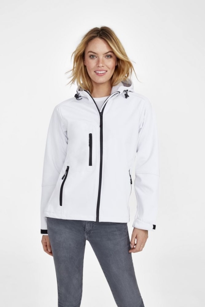 Белые куртки с логотипом